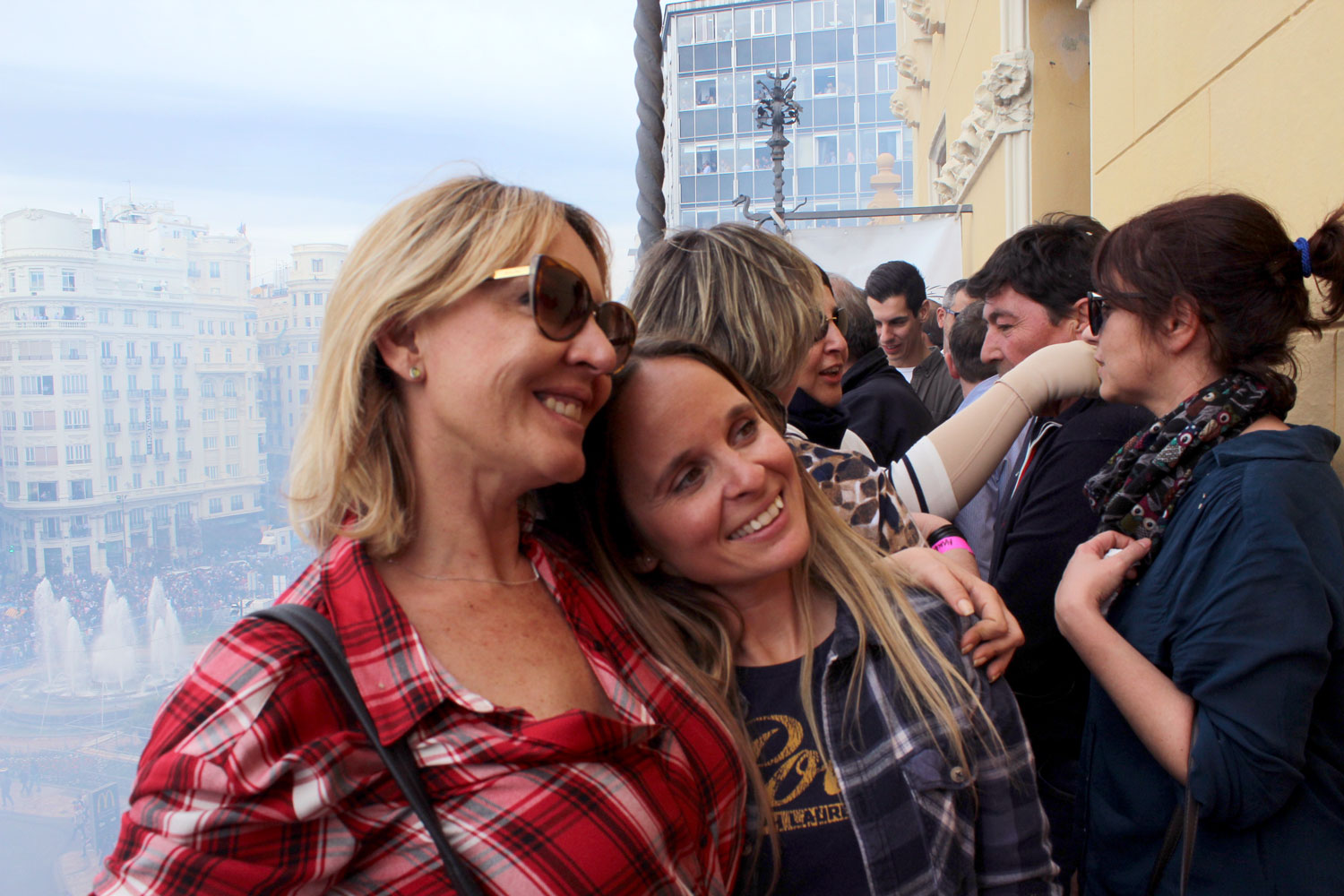 Bonatel y clientes mascleta